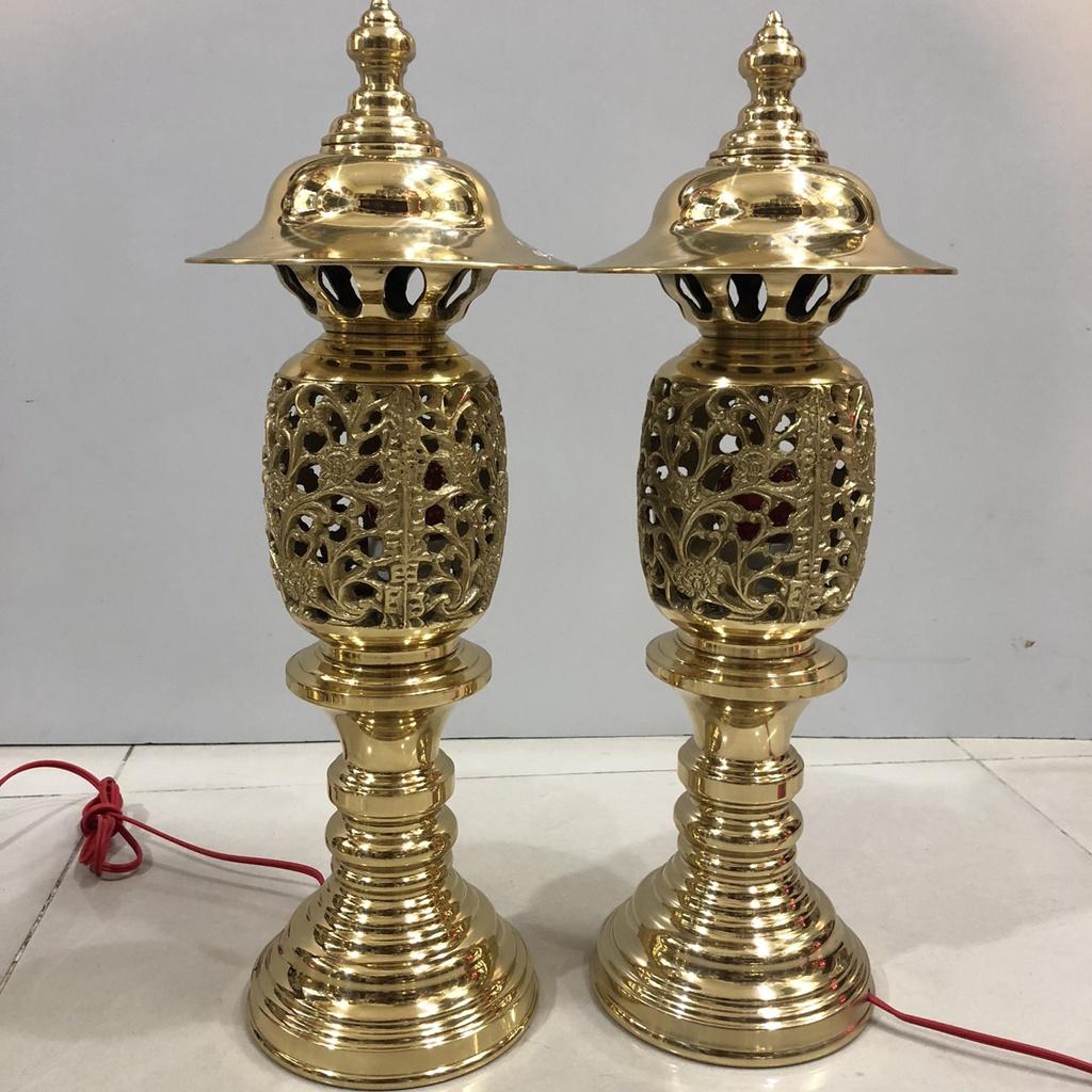 Đôi đèn thờ bằng đồng nguyên chất, đèn điện thờ bằng đồng màu vàng ánh kim cao 32cm