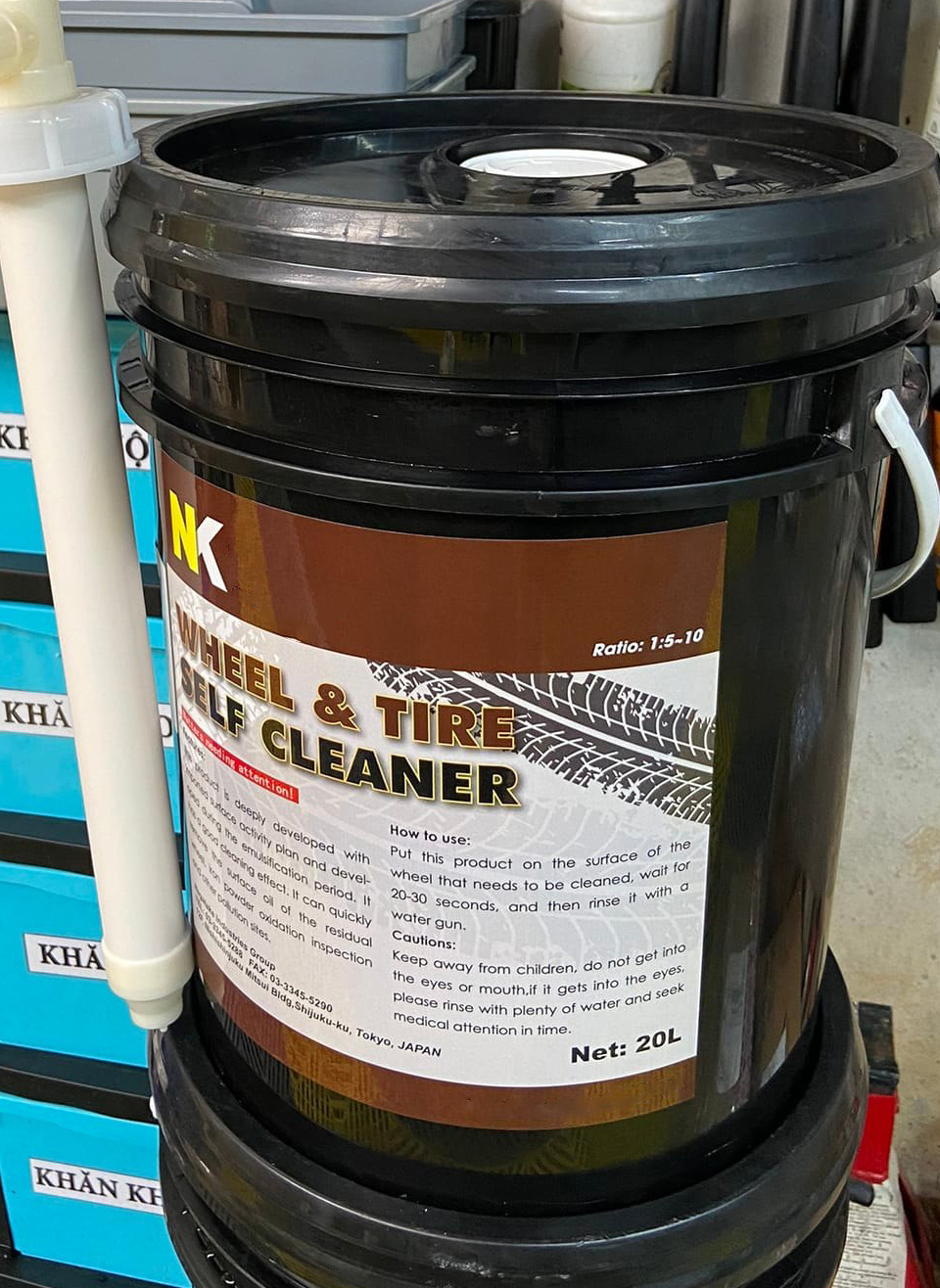 Dung Dịch  Vệ Sinh Lốp Và Lazang NK - Xô 20L - Wheel &amp; Tire Self Cleaner