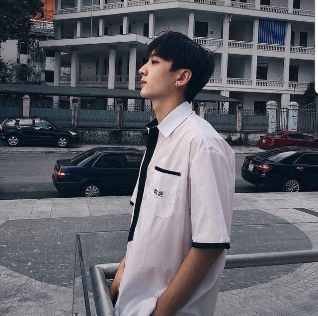 Áo sơ mi thêu chữ