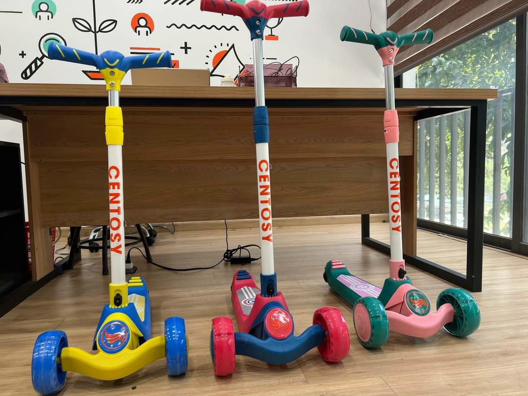 Xe trượt scooter trẻ em Centosy 760, có 2 màu cho bé
