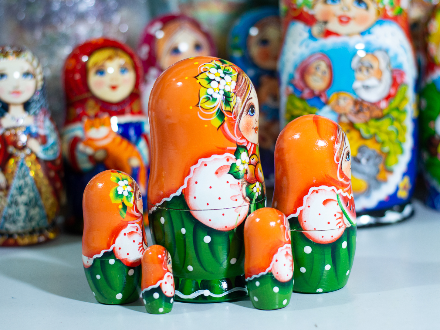 (CỰC DỄ THƯƠNG) BỘ BÚP BÊ NGA MATRYOSHKA 5 LỚP 15CM &quot;MISA ÔM TÁO&quot; QUÀ LƯU NIỆM NGA ĐỘC ĐÁO CỰC ĐẸP