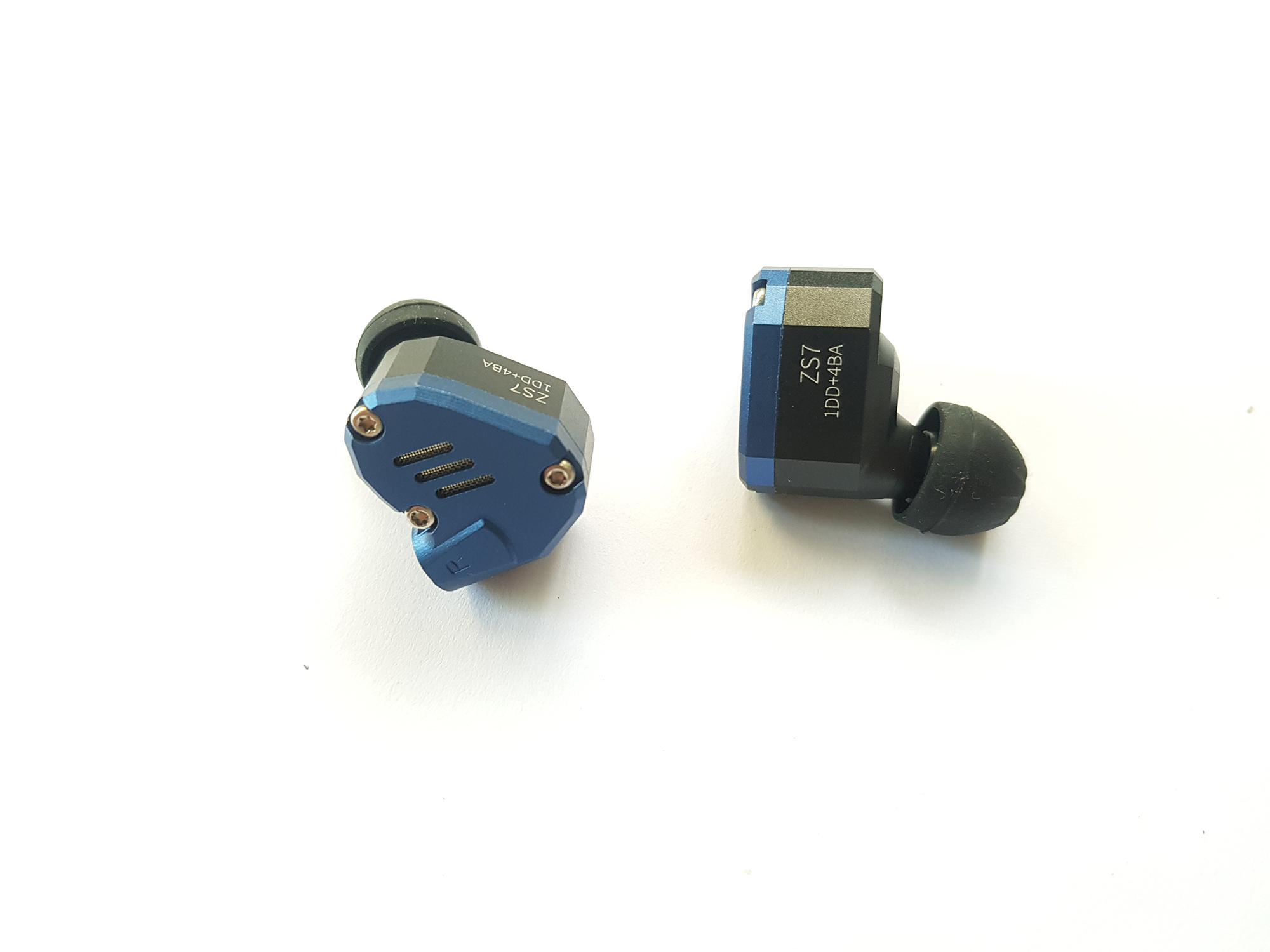 Tai nghe KZ ZS7 - Vỏ kim loại, Bass tốt, dãi âm rộng, độ chi tiết cao có Micro - Hàng chính hãng