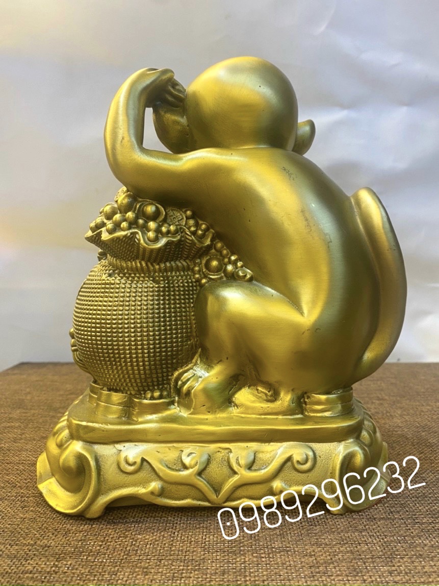 Tượng Khỉ phong thủy ngồi bệ ôm túi tiền bằng đồng vàng cao 22cm