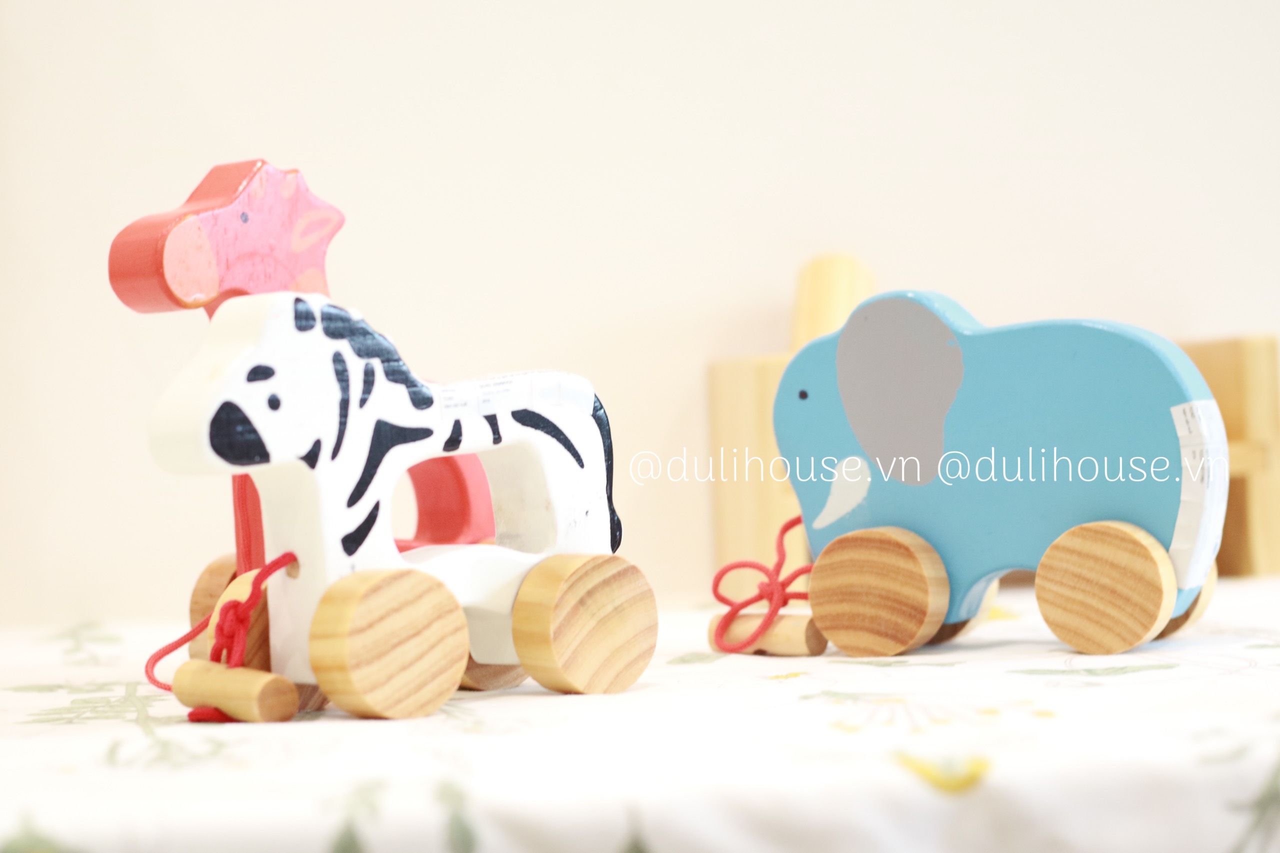 Con vật bằng Gỗ có bánh Xe và dây kéo - Kích thích khả năng nhận biết thế giới quan - Phát triển khả năng vận động sớm cho bé - Sản xuất tại Việt Nam