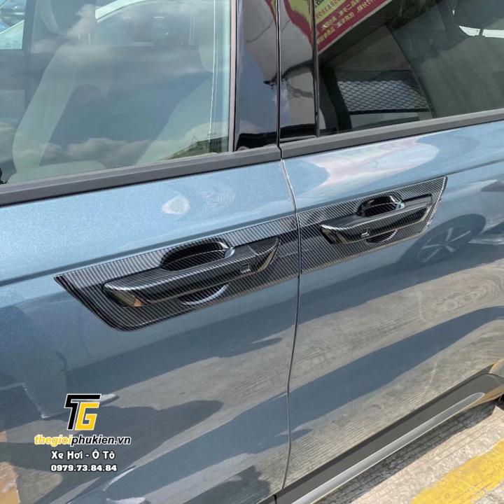 Bộ ốp tay nắm cửa, hõm cửa xe Kia Carnival vân Carbon