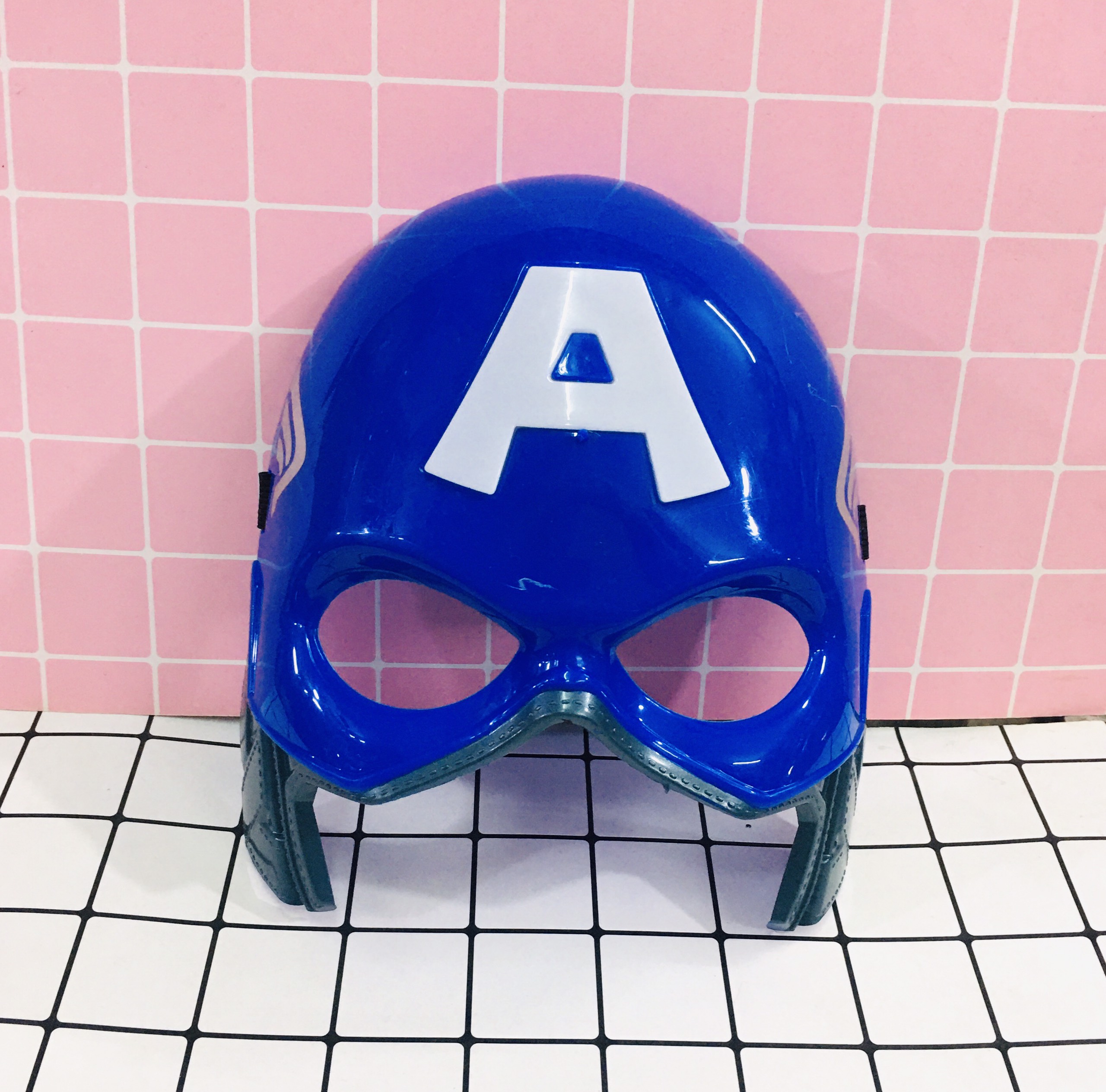 Mặt nạ Captain America có đèn