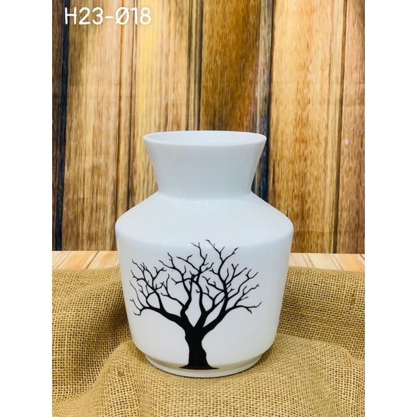 Bình cắm hoa dáng vai vuông, men sứ xương. Gốm sứ Bát Tràng.