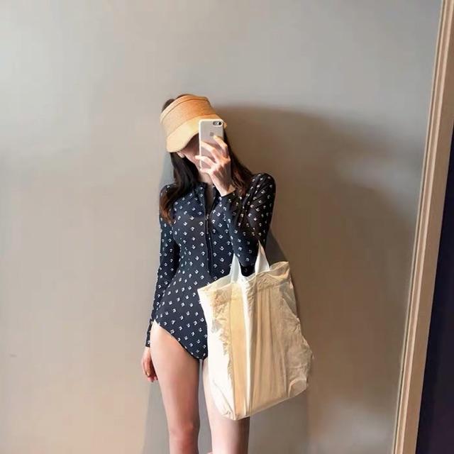 Monokini đồ bơi liền tay dài chấm bi trắng kéo khoá ngực