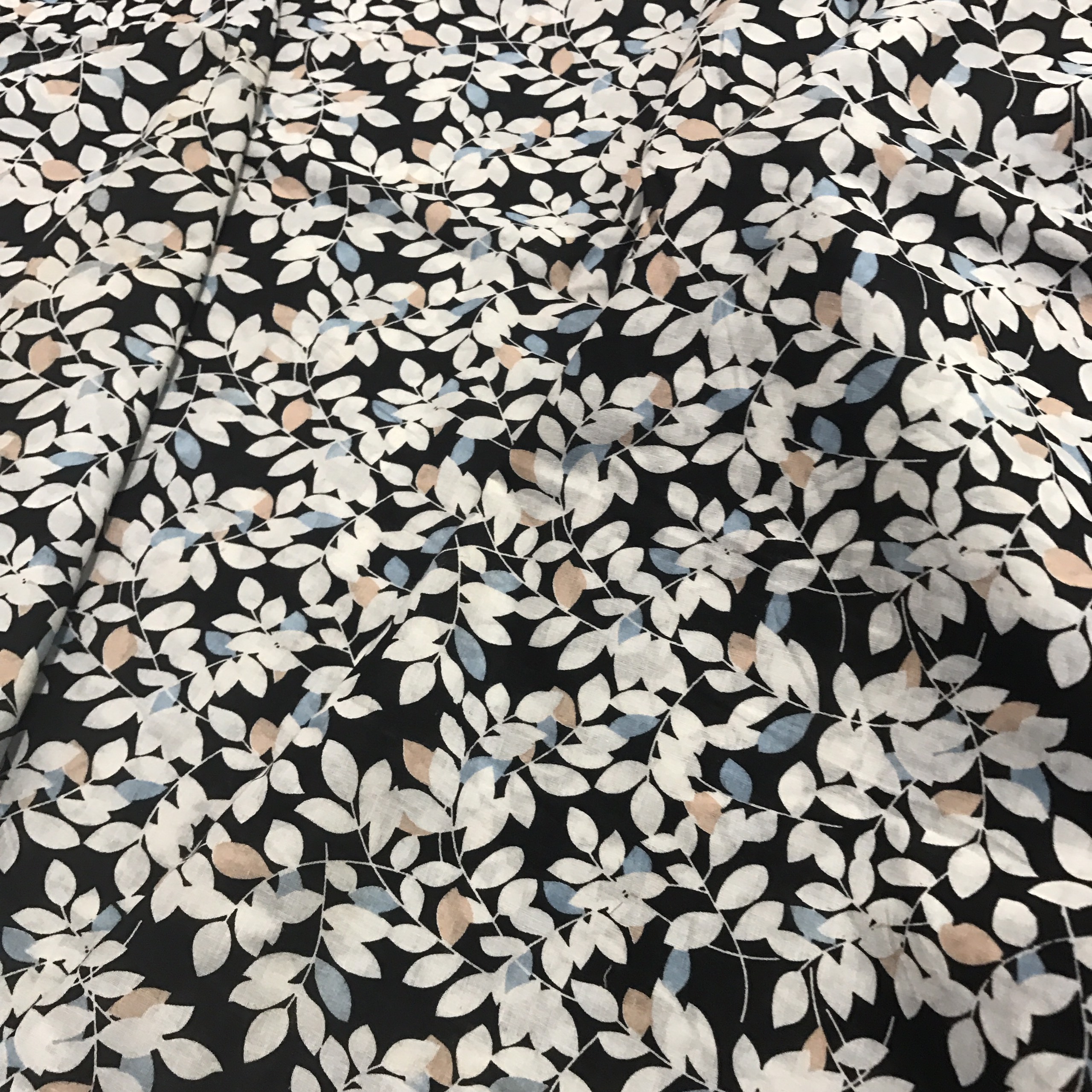 Vải thô boi lụa mỏng siêu mềm mát họa tiết lá cây nền đen