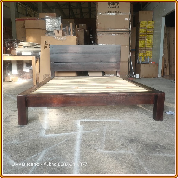 Giường ngủ gỗ sồi Tundo màu nâu óc chó 210 x 192 x 100cm