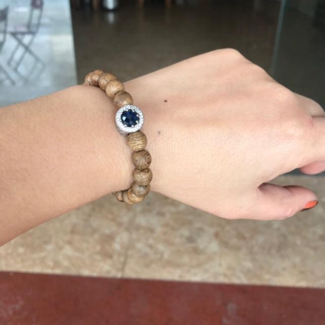Vòng trầm hương thiên nhiên banh đỏ mix charm đẹp xinh