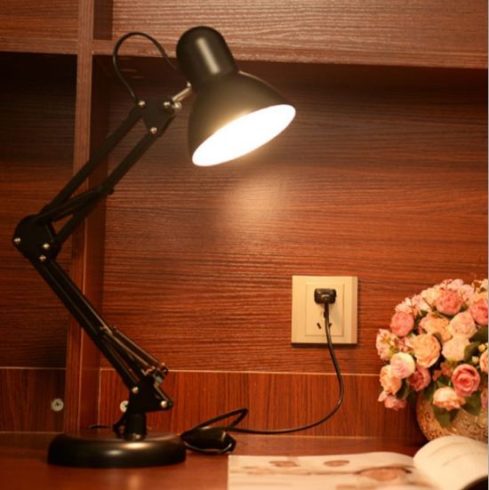 Đèn để bàn Black Cat bao gồm bóng LED chống lóa