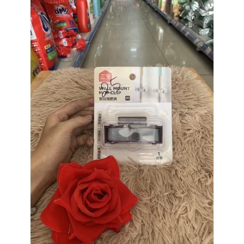 Dụng cụ treo cây lau nhà