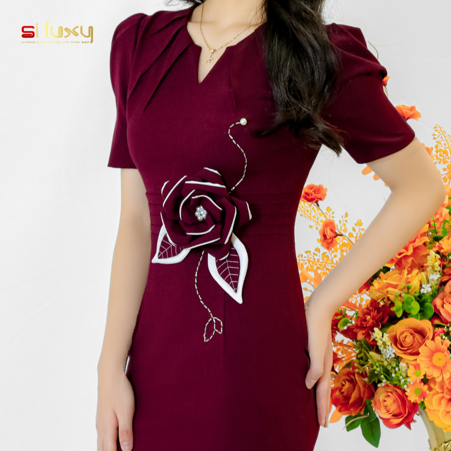 Đầm công sở nữ Siluxy váy thiết kế đỏ đô dáng ôm tay bồng đính hoa eo thủ công tinh tế