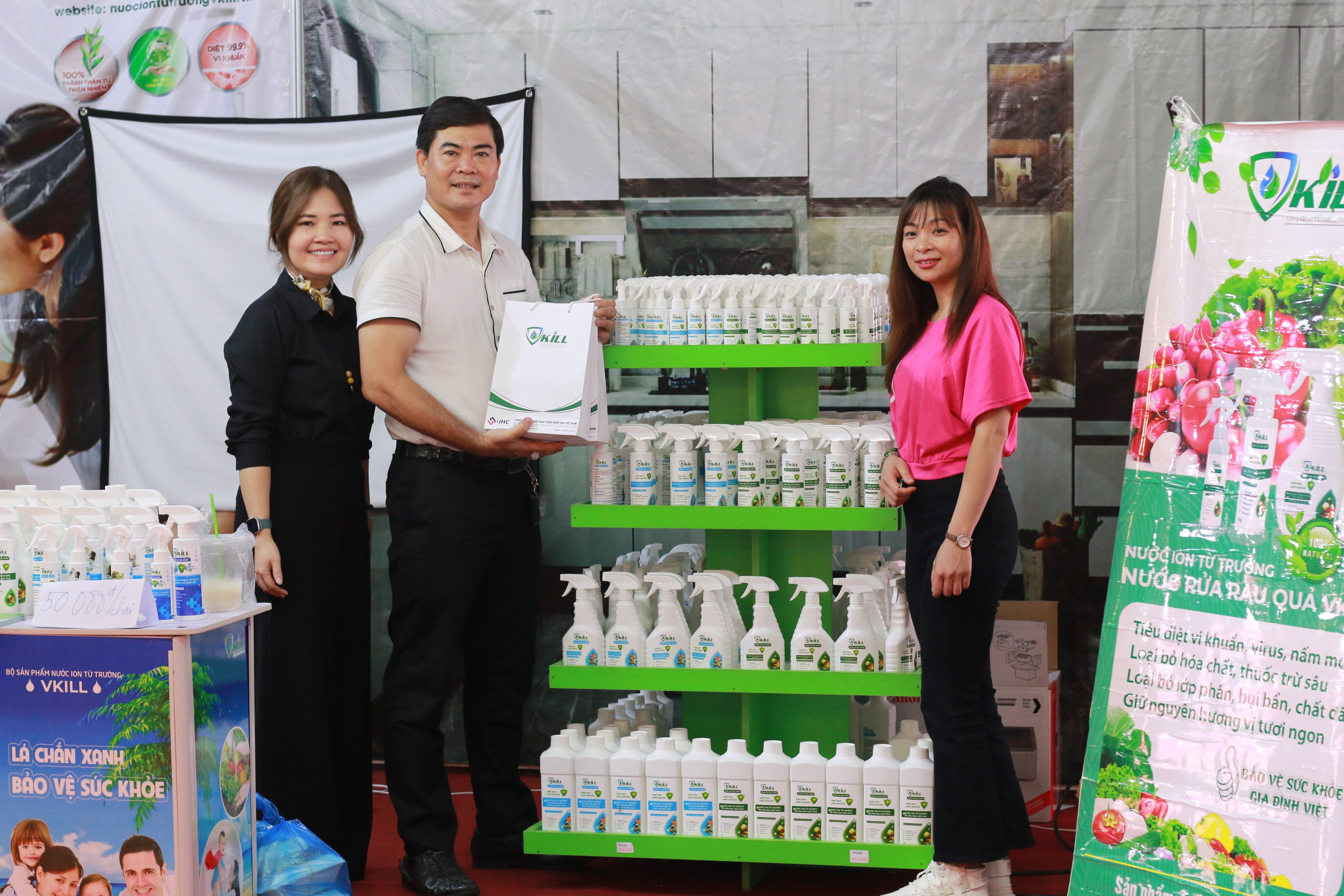Xịt rửa bình sữa đồ dùng cho mẹ và bé Vkill 500ml khử khuẩn nhanh với ion từ trường công nghệ Nhật Bản