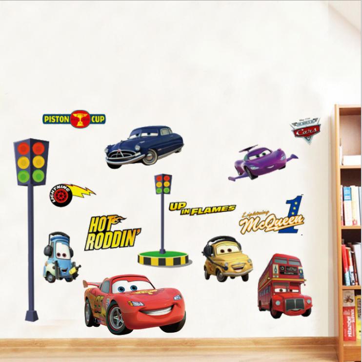 Decal dán tường cho bé trai - Vương quốc xe hơi Car McQueen (84 x 120 cm)