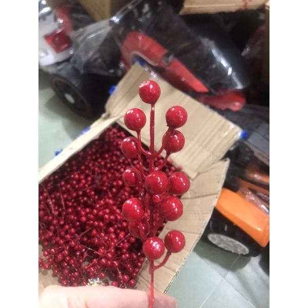 Chùm quả đỏ  may mắn trang trí cây thông Giáng sinh