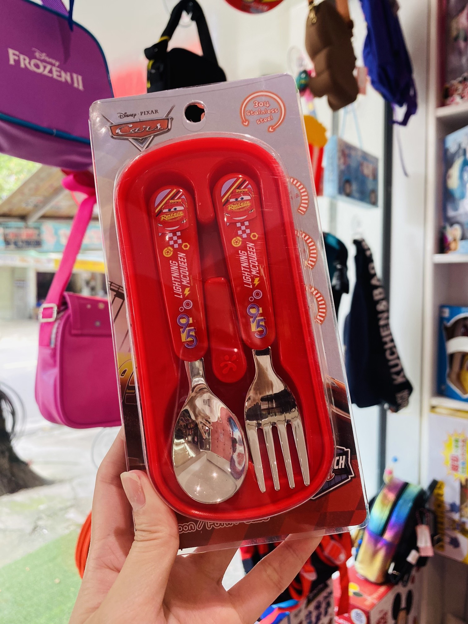 Set muỗng, nĩa inox kèm hộp đựng hình nhân vật hoạt hình siêu cưng cho các bé