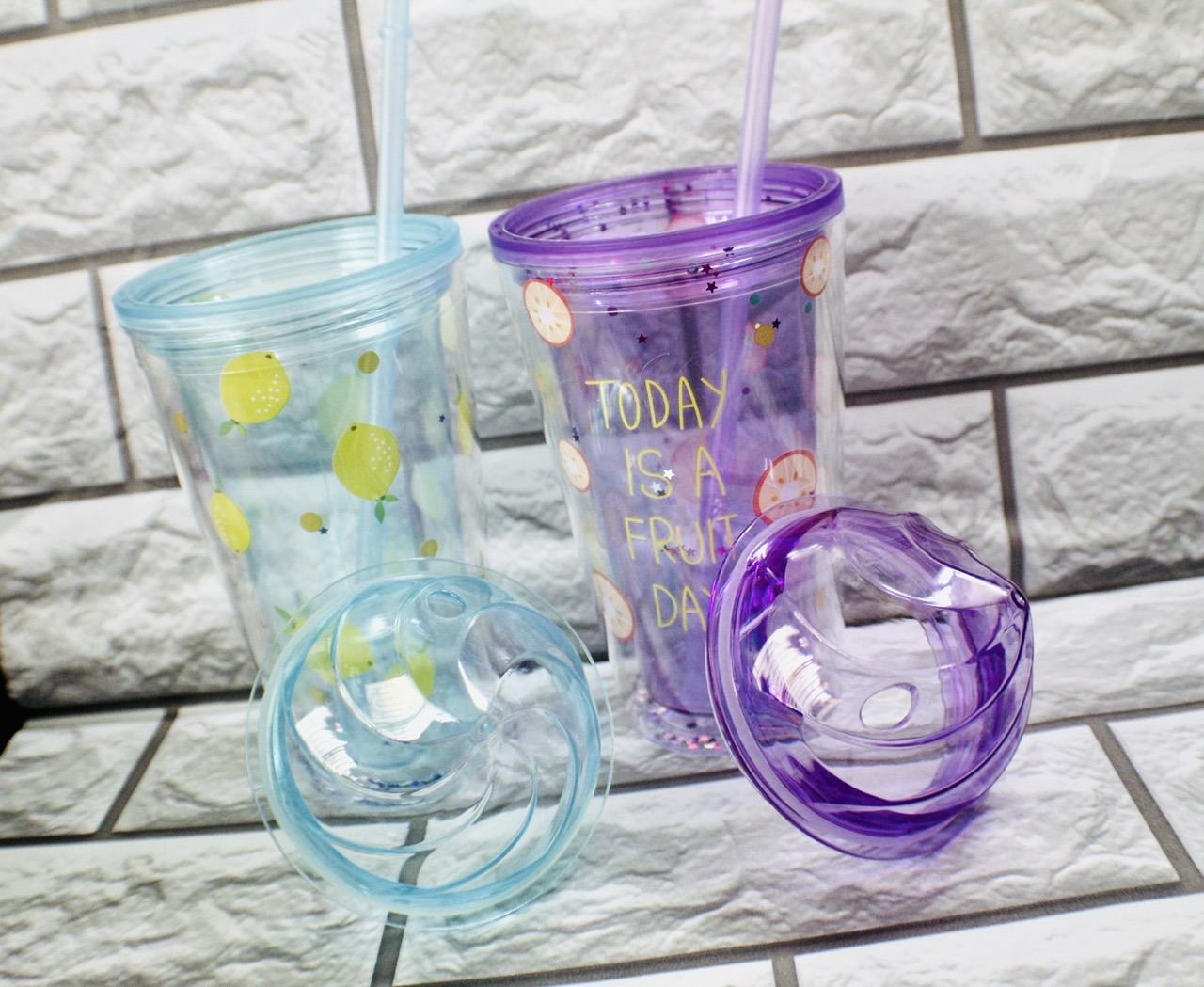 Ly Nhựa Kim Tuyến Hình Cây Kem Đáng Yêu Kèm Sẵn Ống Hút 500ml - Hàng Chính Hãng - Ngẫu Nhiên