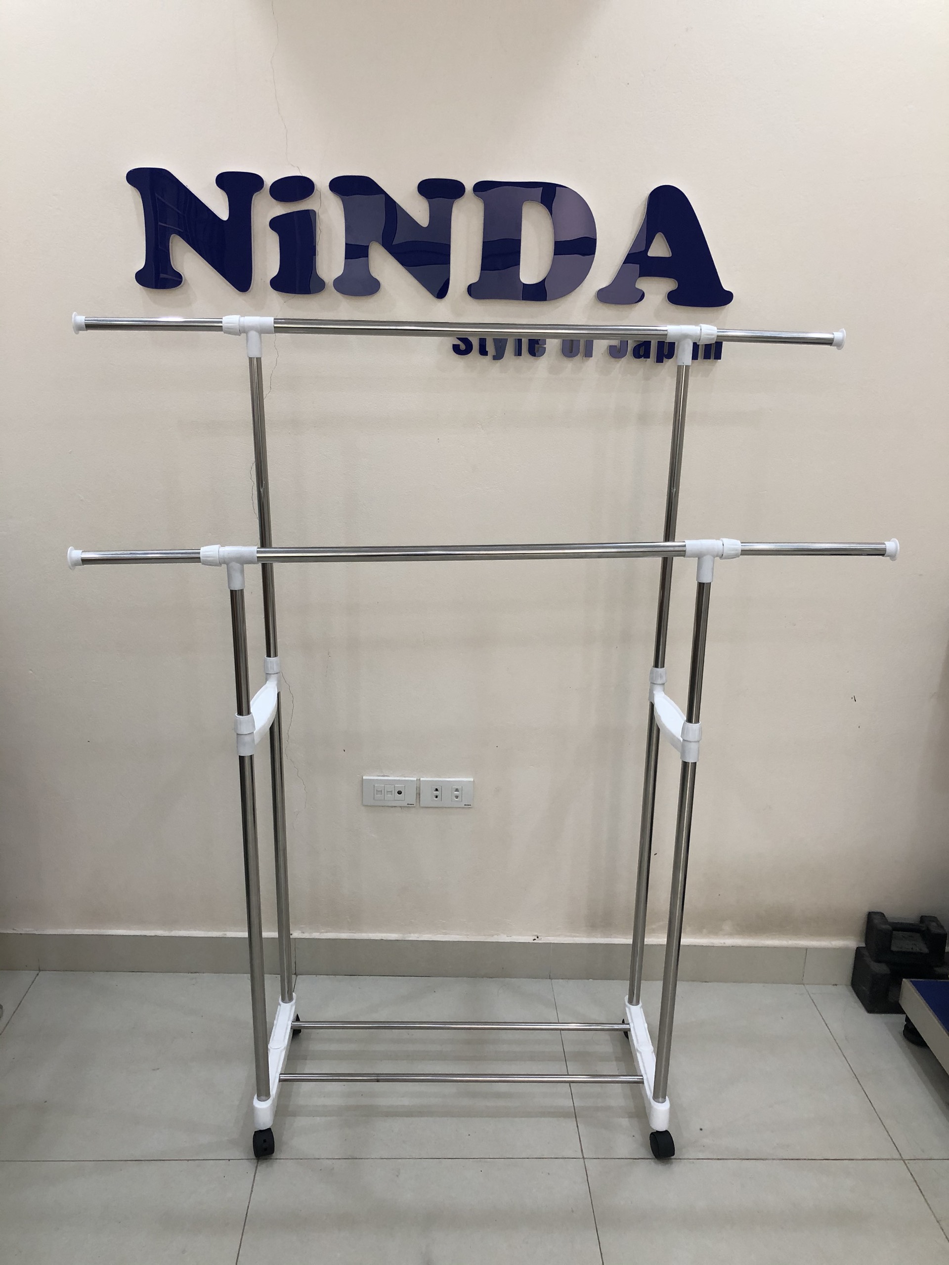 Giá phơi quần áo NiNDA R217 2 tầng có bánh xe