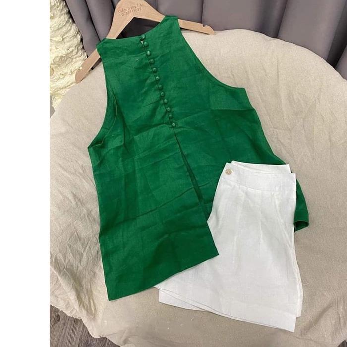 Set áo yếm và quần sort linen phối nút xẻ sau trẻ trung