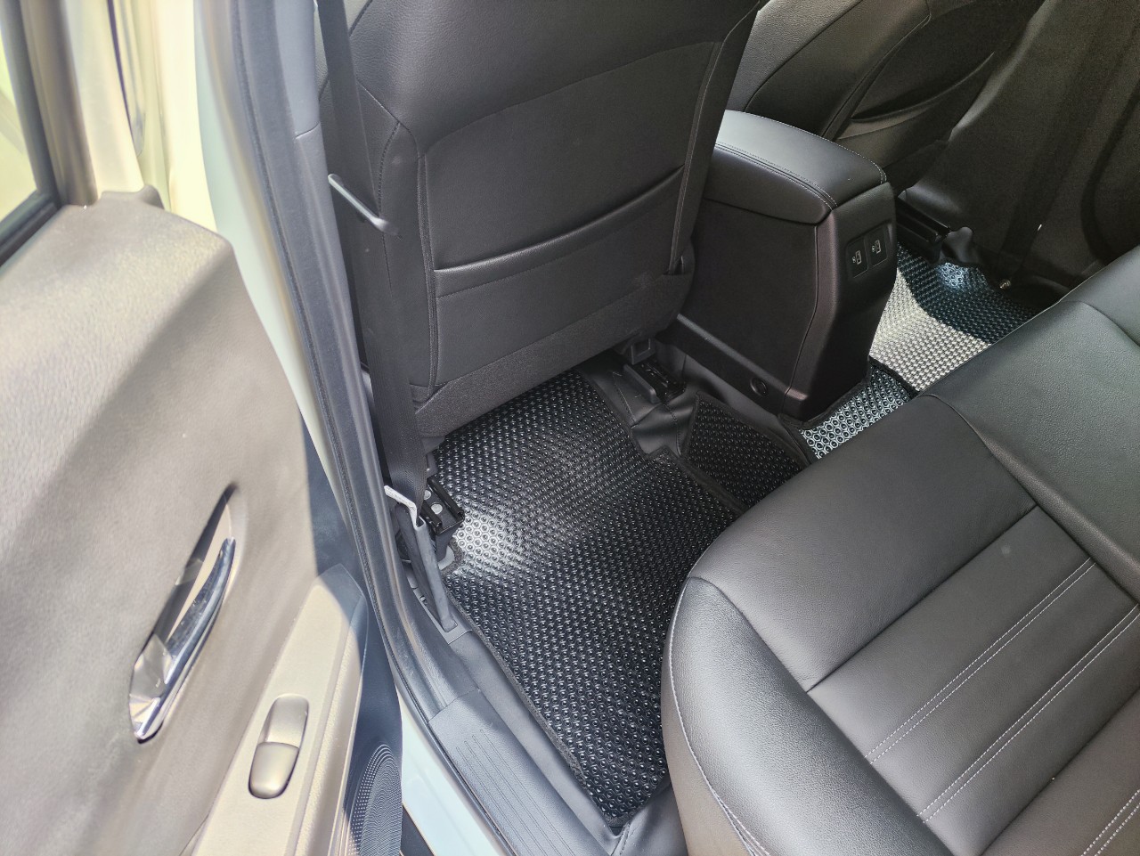 Thảm lót sàn KATA cho xe Nissan Kicks - Hàng chính hãng không mùi, chống thấm, không ẩm mốc