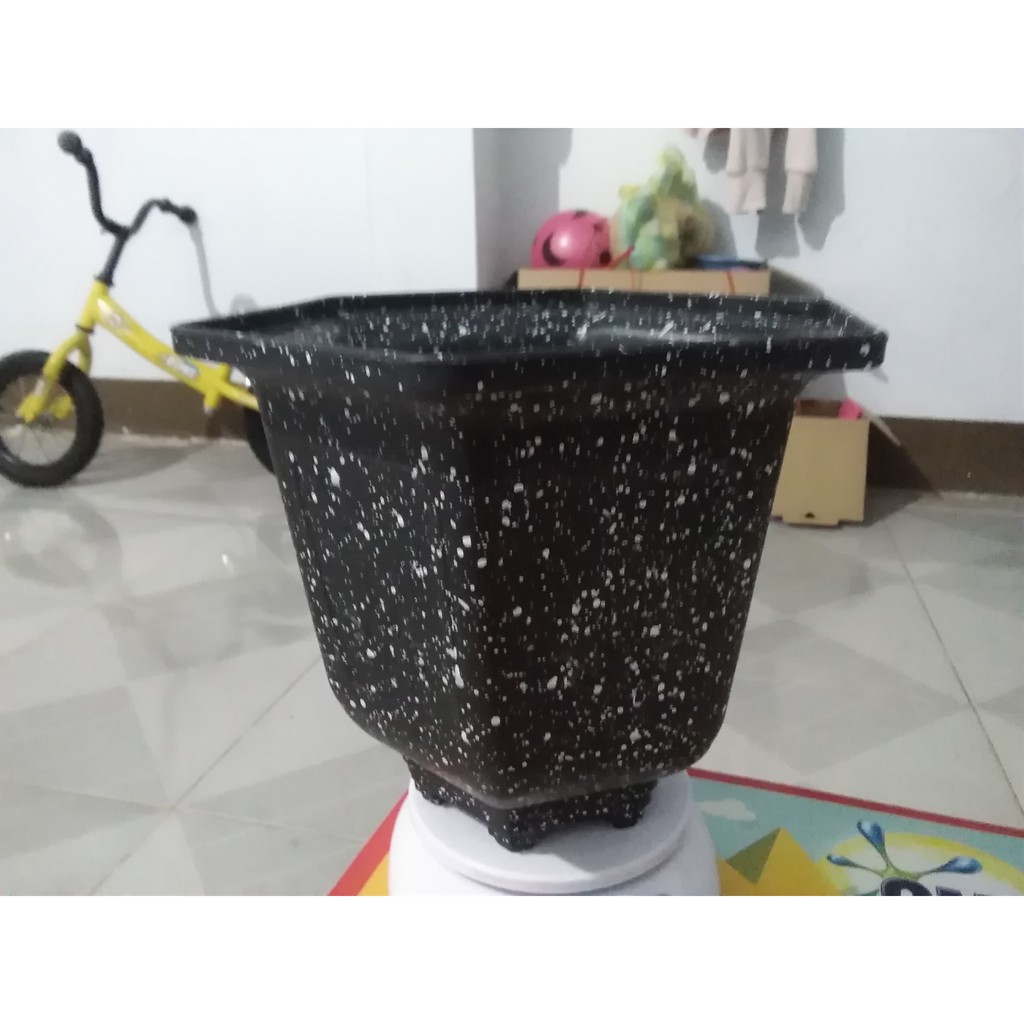 Chậu nhựa lục giác giả đá đen L - 23
