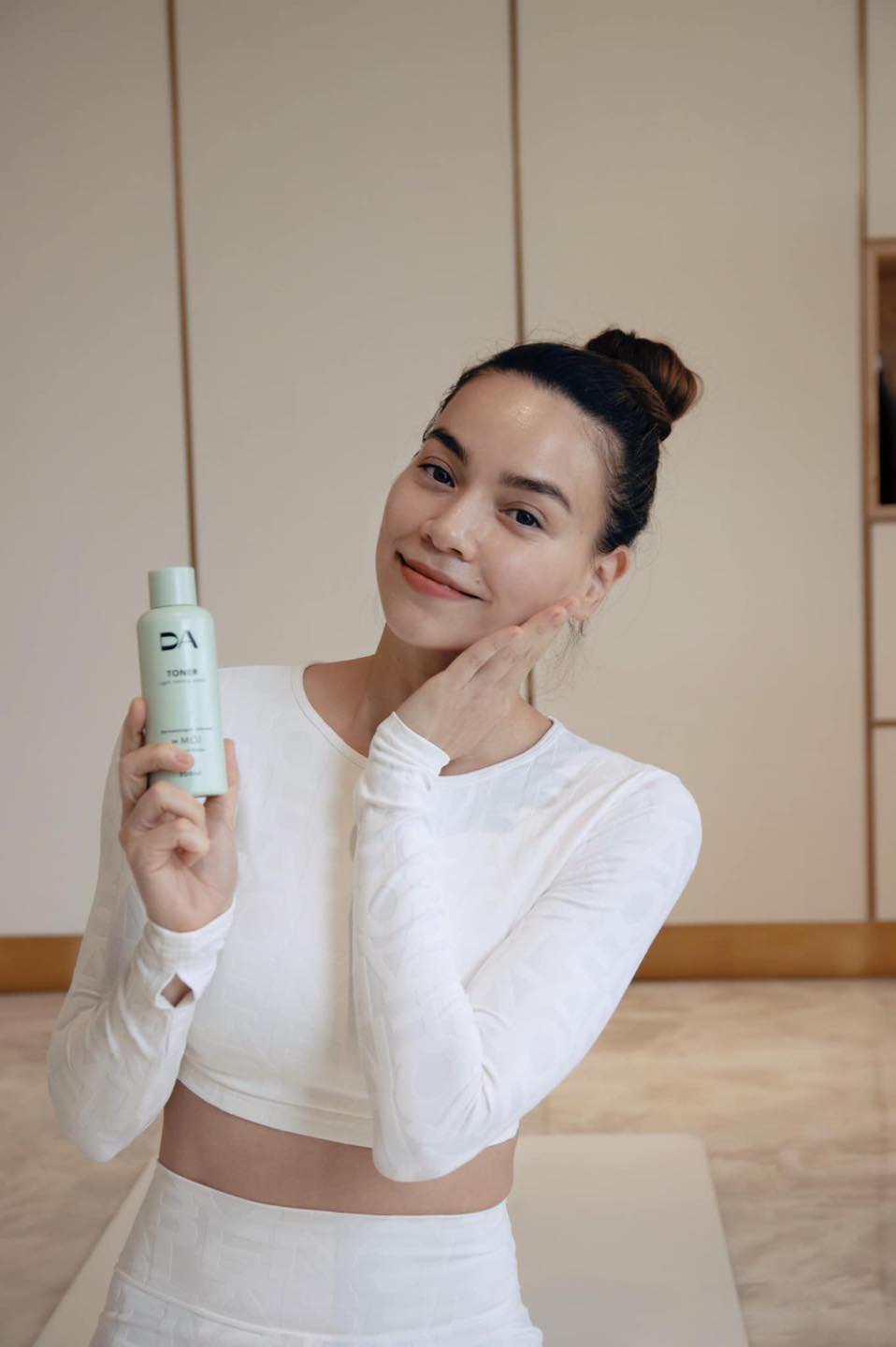 Bộ đôi chăm sóc da DA BY M.O.I làm sáng, cấp ẩm sâu phù hợp mọi loại da