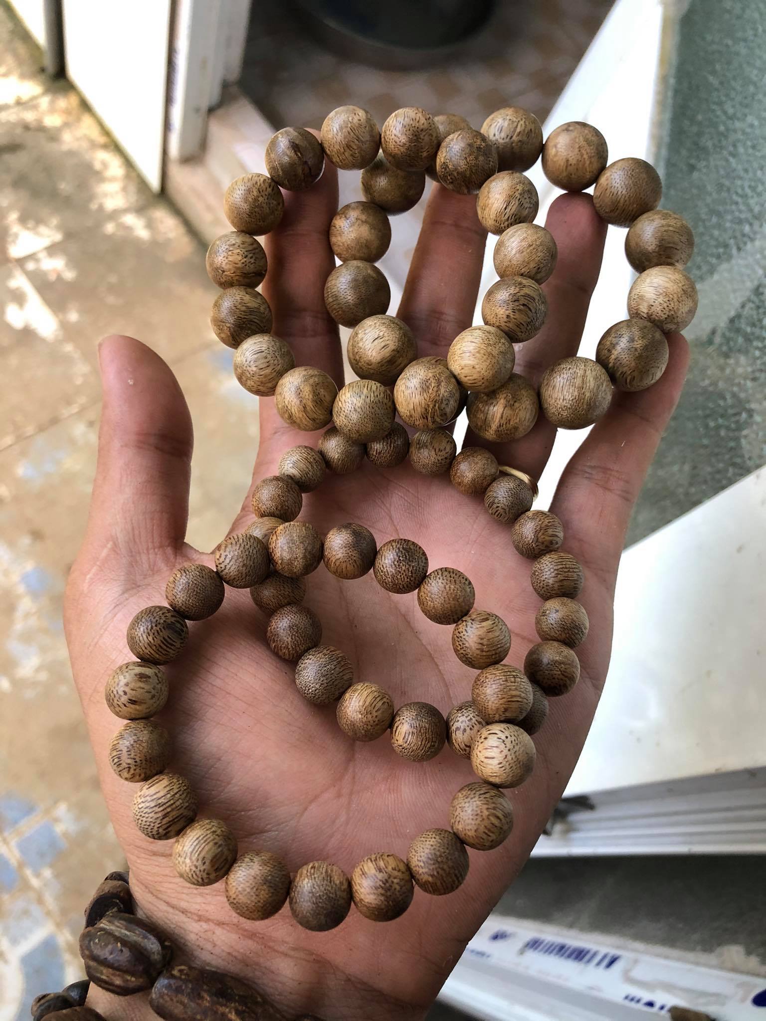 Vòng tay trầm hương đi kèm hộp gấm siêu đẹp ,Trầm hương Quảng Bình của Việt Nam