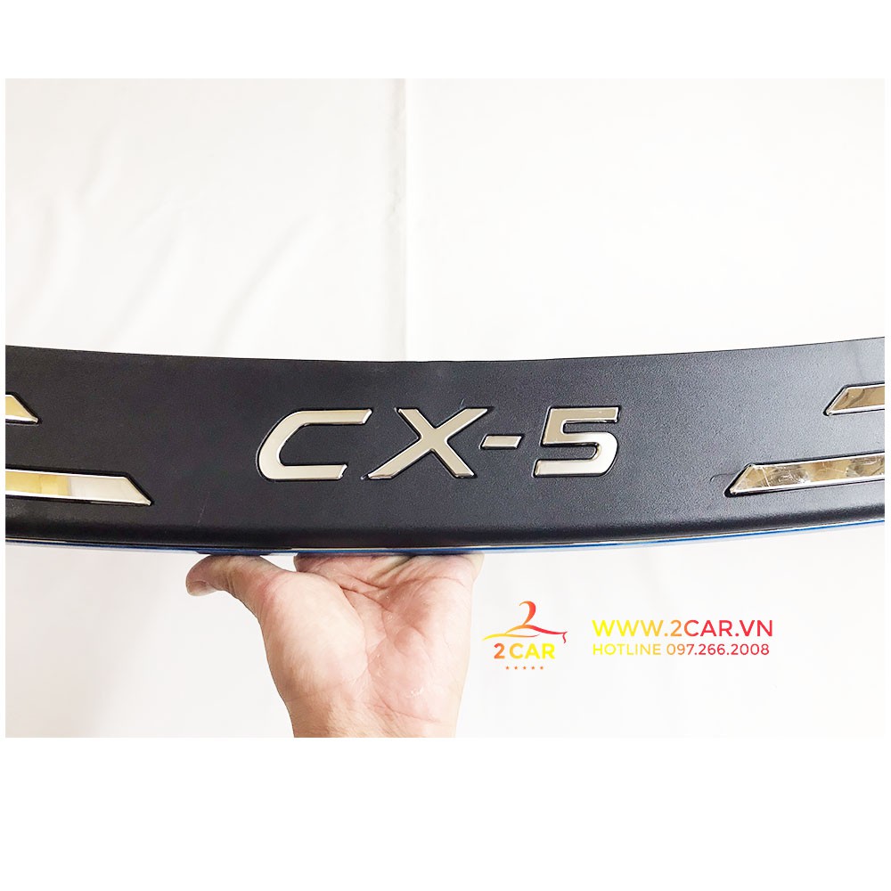 Ốp chống trầy cốp ngoài xe Mazda Cx5 2018- 2022, loại nhựa 3D cao cấp