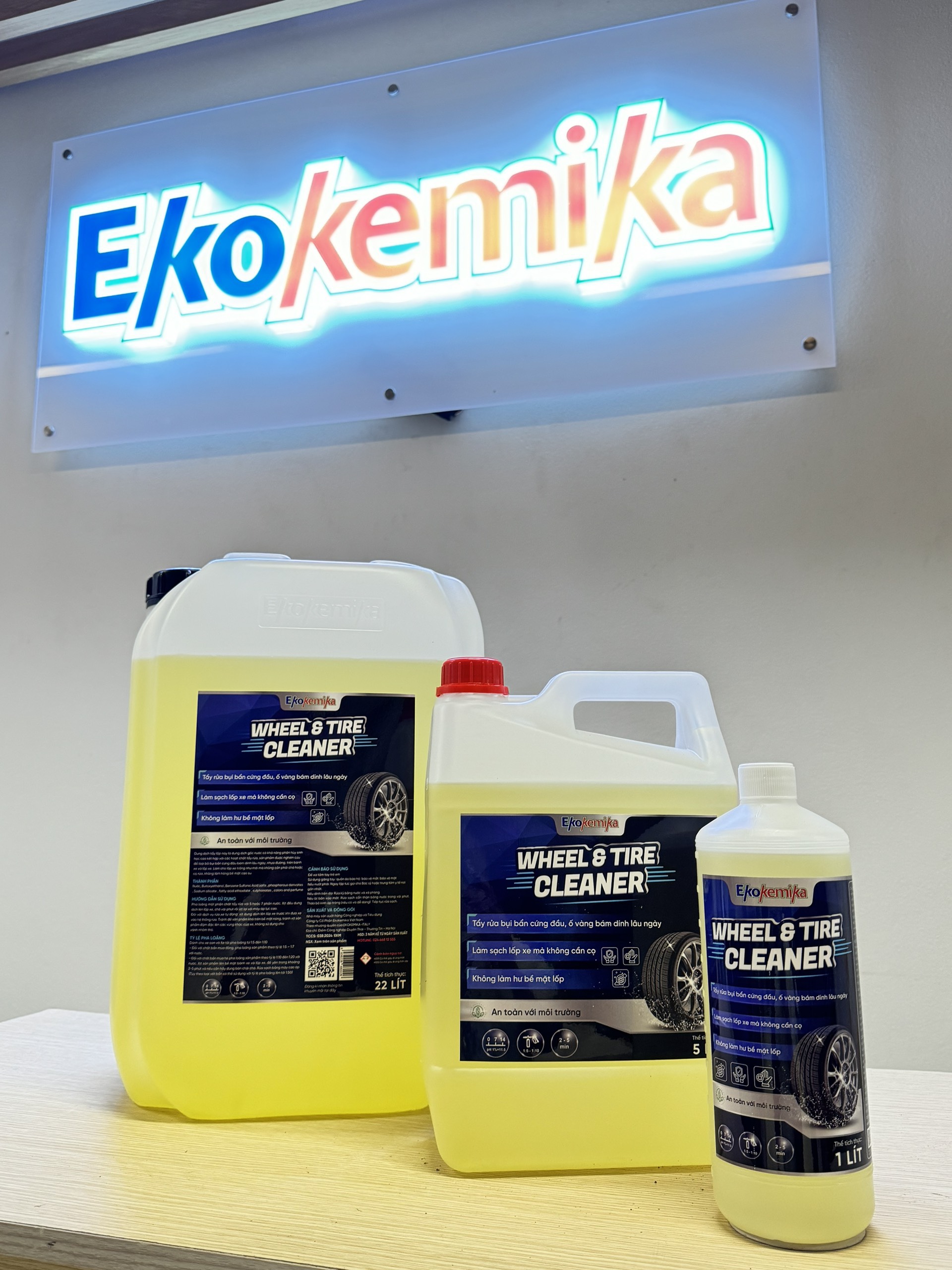 DUNG DỊCH TẨY LỐP XE EKOKEMIKA WHEEL&amp;TIRE CLEANER - 22L