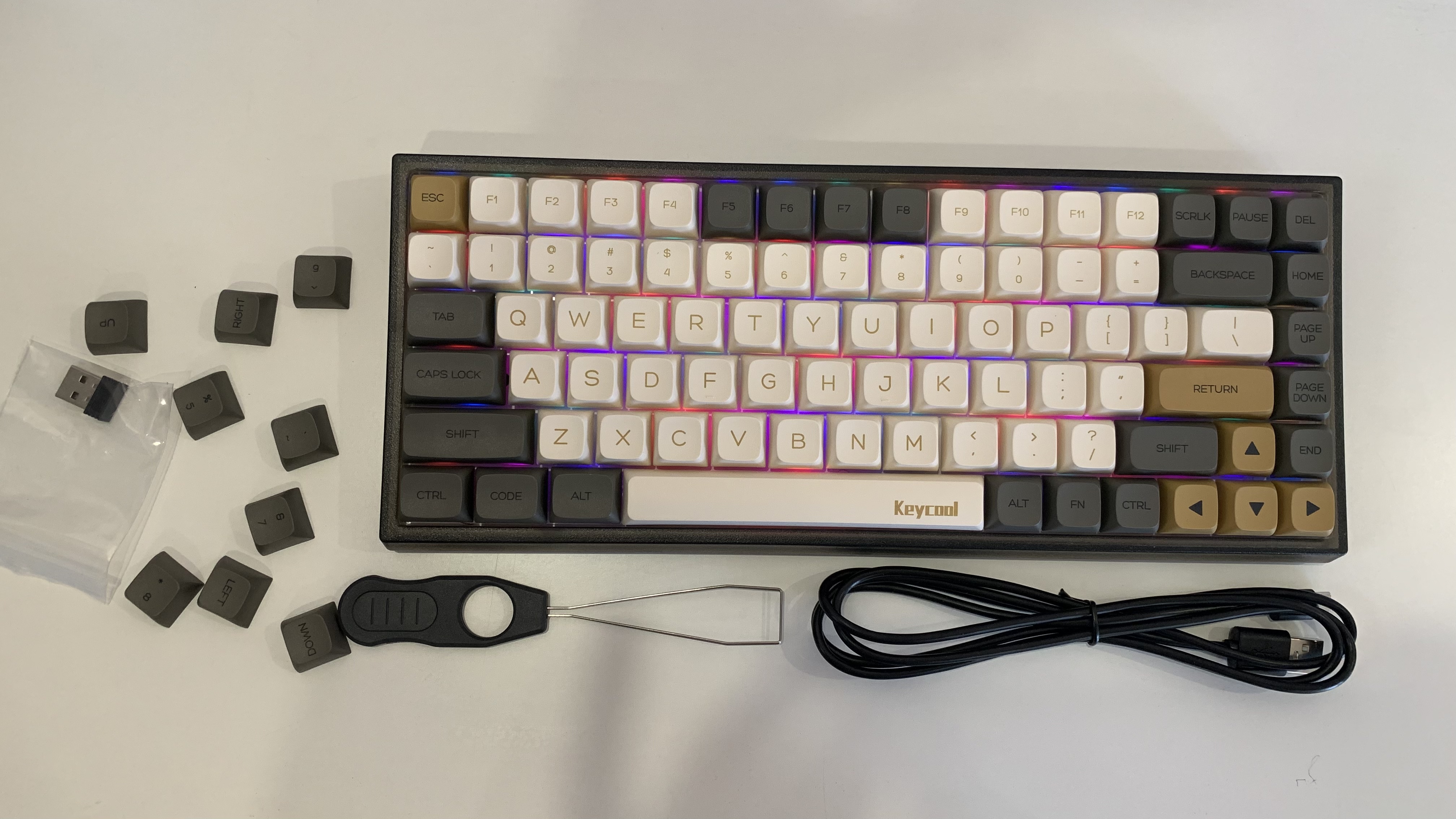 Bàn phím Keycool kc84 Pro Smoke RGB - Hàng chính hãng