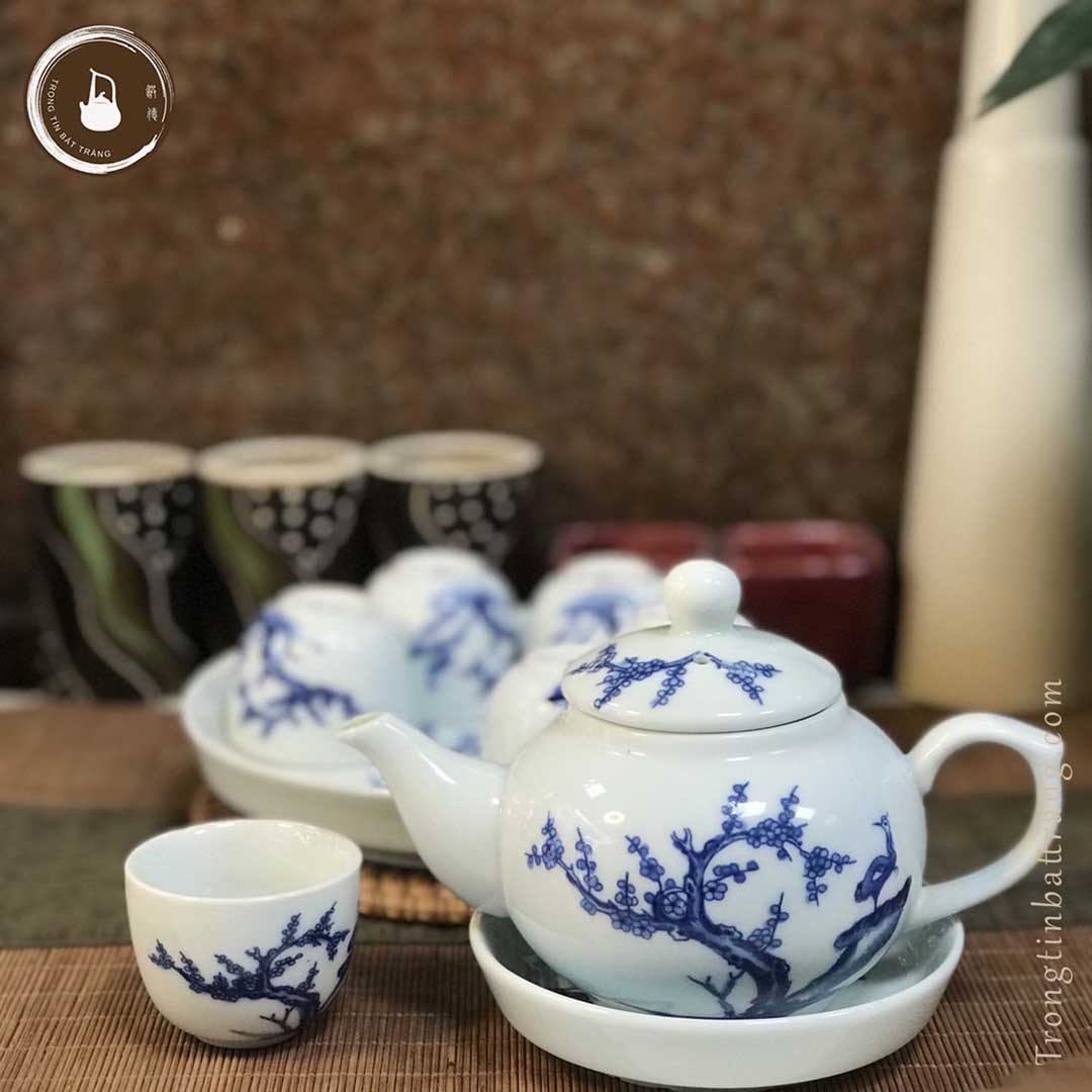 Bộ Ấm Chén Trà Đạo Gốm Trắng Men Lam Bát Tràng Hoa Sen Dáng Thủy Bình Dung Tích 300ml ATA 01