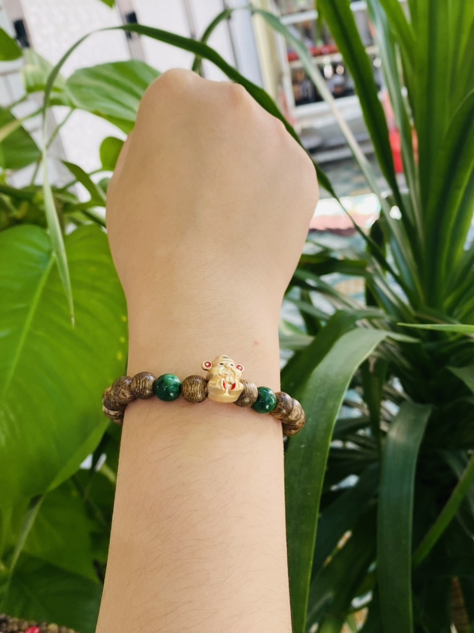 Vòng tay Trầm hương tốc 8li mix charm phong thủy