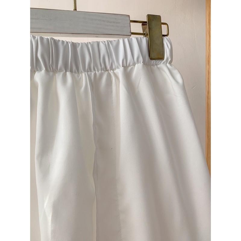 Chân váy trắng vạt thấp vạt cao