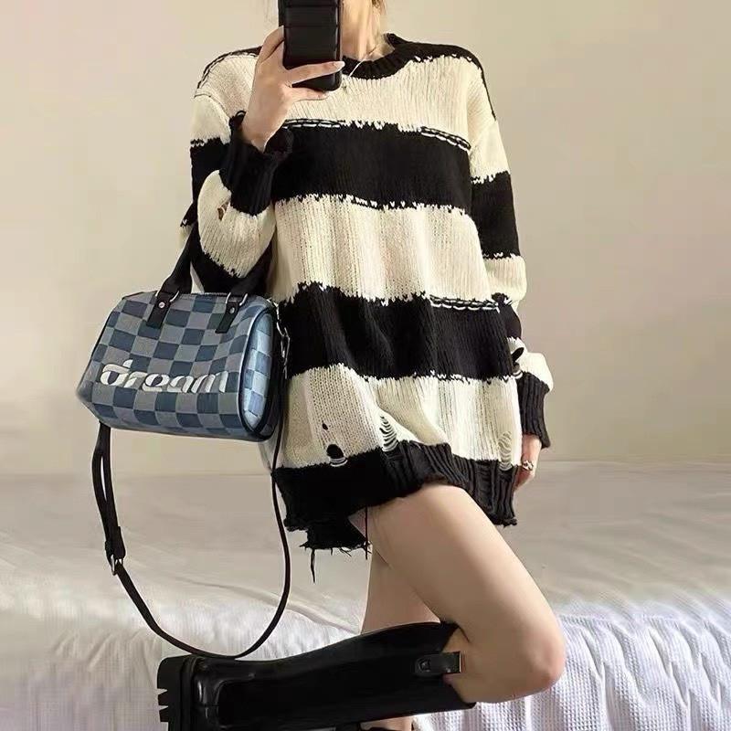 Áo len nữ cổ tròn phối rách kẻ ngang màu đen trắng dài tay form đẹp dáng dài hàng HOT