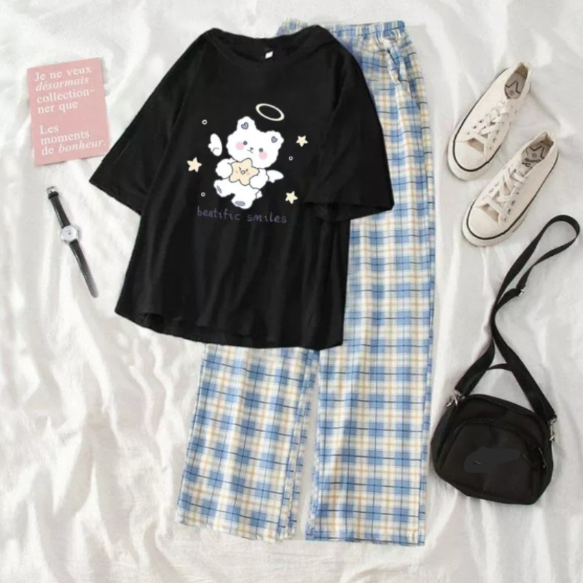 Sét Bộ Nữ SS24, Sét Đồ Nữ Đi Chơi Đẹp In Gấu Ôm Sao, Sét Áo Vải Cotton Và Quần Kẻ Đen Cá Tính
