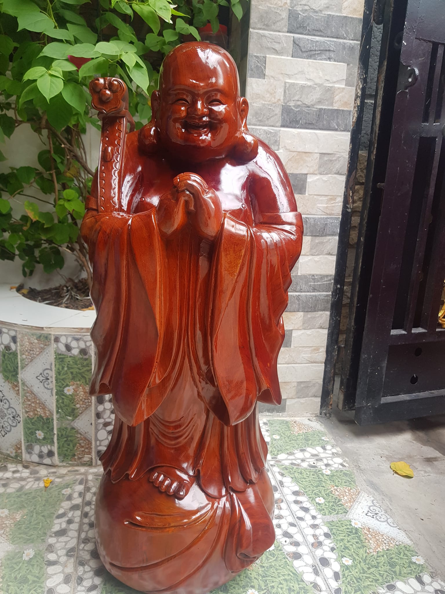 Tượng Gỗ Mỹ Nghệ Phật Di Lặc Đứng Trên Bao Tiền to Chúc Phúc Tay Cầm Như Ý dãy tiền Size Cao 80cm Đk 30cm Sâu 20cm Anh Chị Trưng Bày Phòng Khách ở Nhà , Công Ty, cửa hàng quà biếu tặng ạ