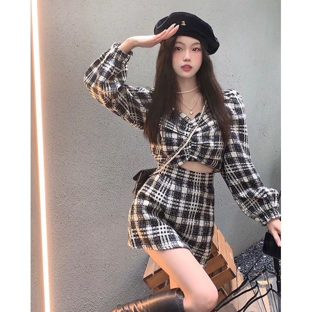 Set áo croptop caro xoắn ngực với chân váy caro