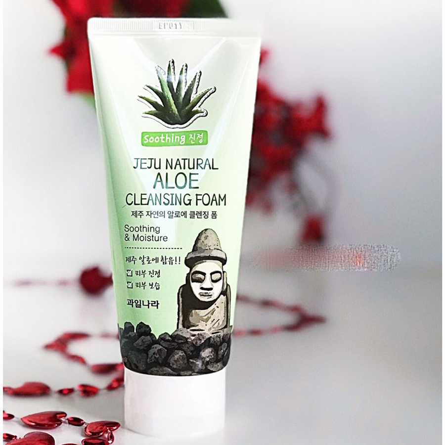 Sữa rửa mặt lô hội Jeju Aloe Cleansing Foam Hàn Quốc 120g + Móc khóa