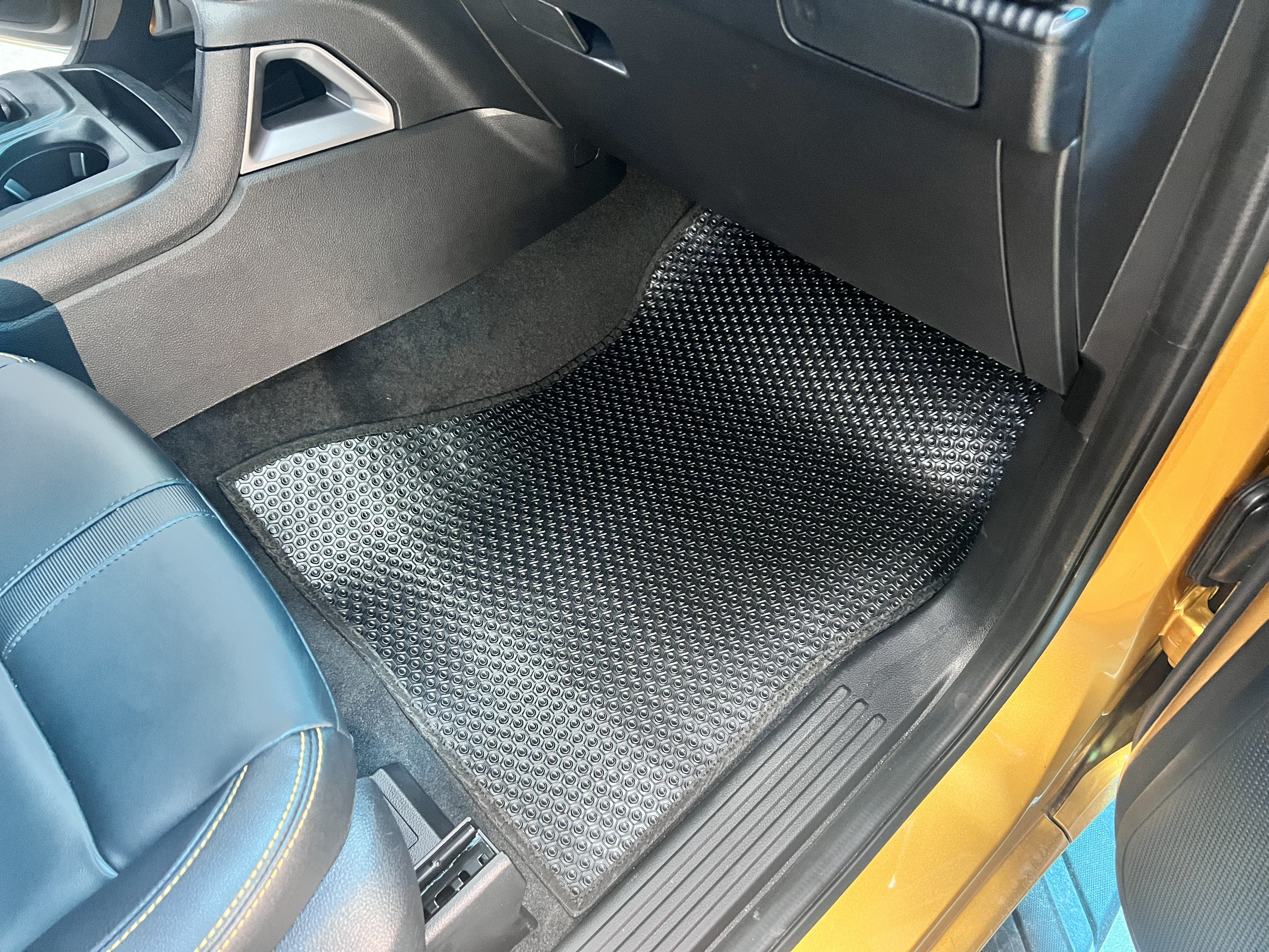 Thảm lót sàn ô tô KATA cho xe Ford Ranger 2023 - Khít với sàn xe, Chống trơn, Không mùi, Không ẩm mốc