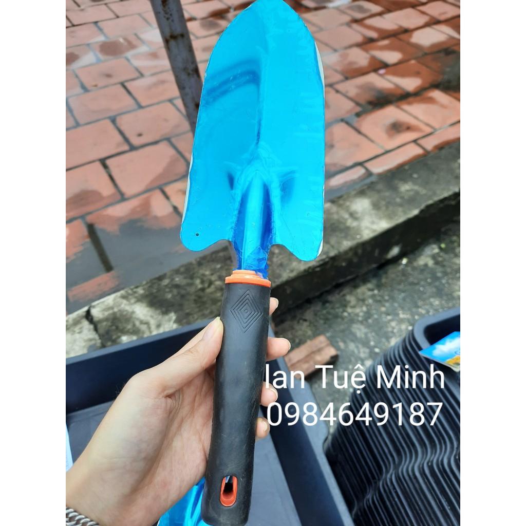 Xẻng làm vườn to chắc chắn