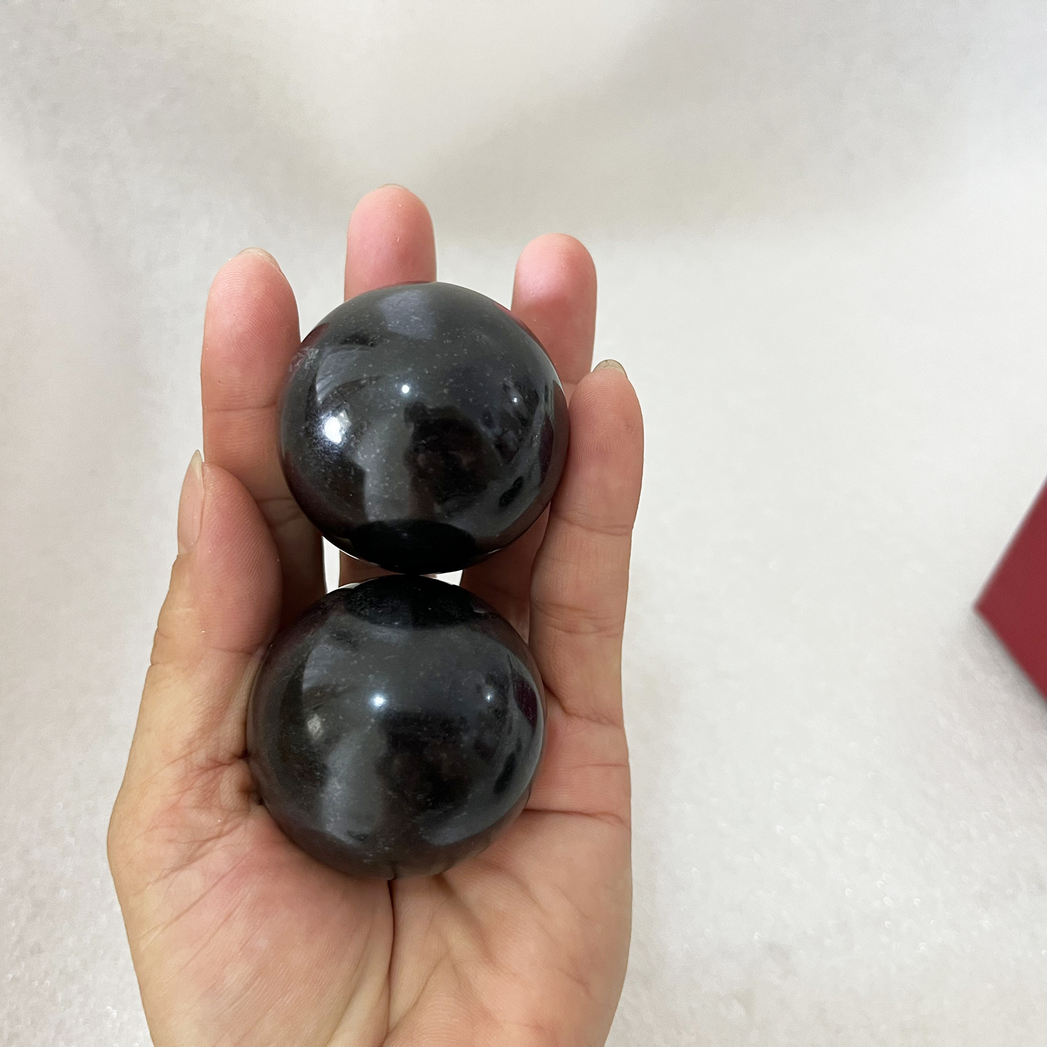Bi lăn tay một cặp Onyx đen tự nhiên đá tự nhiên khai thác tại Việt Nam