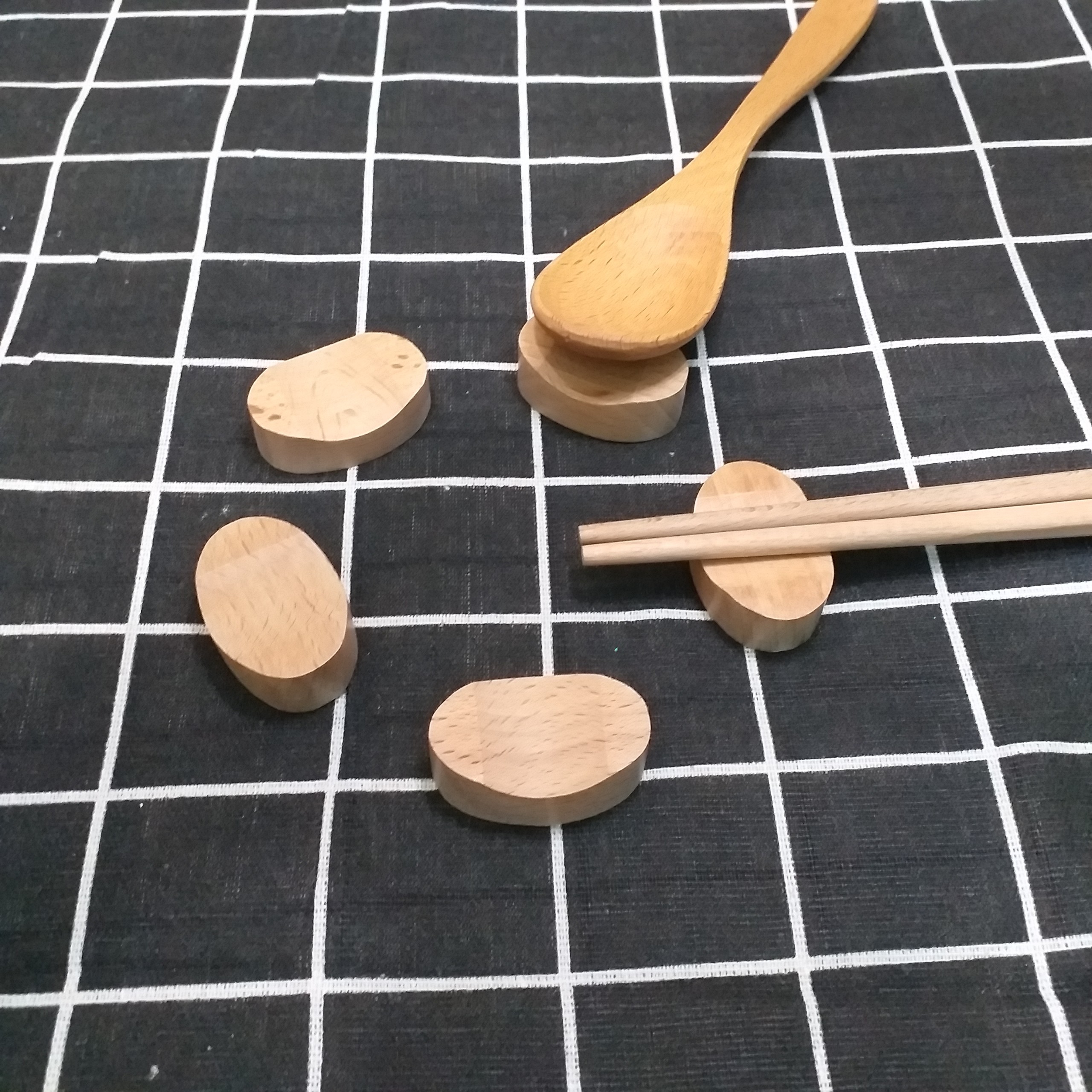 Bộ 5 gác đũa gỗ BEECH hình Oval 4cm - Tiện dụng và sang trọng trên bàn ăn (E6)
