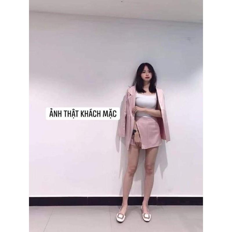 Set vest kèm chân váy.