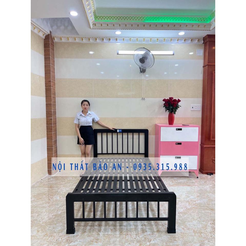 Giường sắt ngủ hộp vuông 4x8 nhiều màu - kích thước 1m2x2m - bền đẹp
