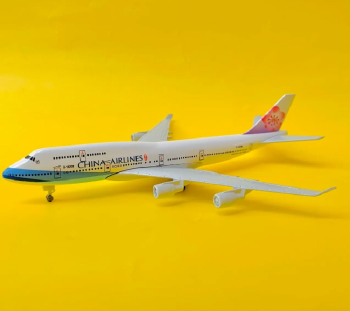 Mô hình máy bay tĩnh B747-400 China Airlines 20cm có bánh xe