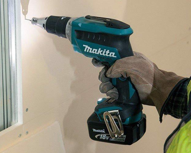 MÁY VẶN VÍT DÙNG PIN (BL)(18V / 4.0AH) (01 SẠC NHANH ,02 PIN 18V/ 4.0AH) MAKITA DFS452RME- HÀNG CHÍNH HÃNG