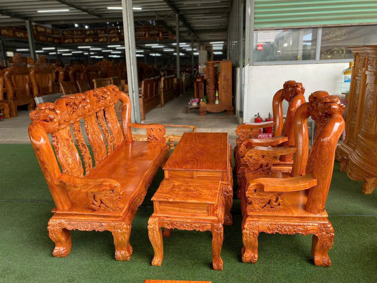 Bộ Ghế gỗ Đào Hương Đá tay 12 trạm tay rồng hoặc tay lân Juno Sofa