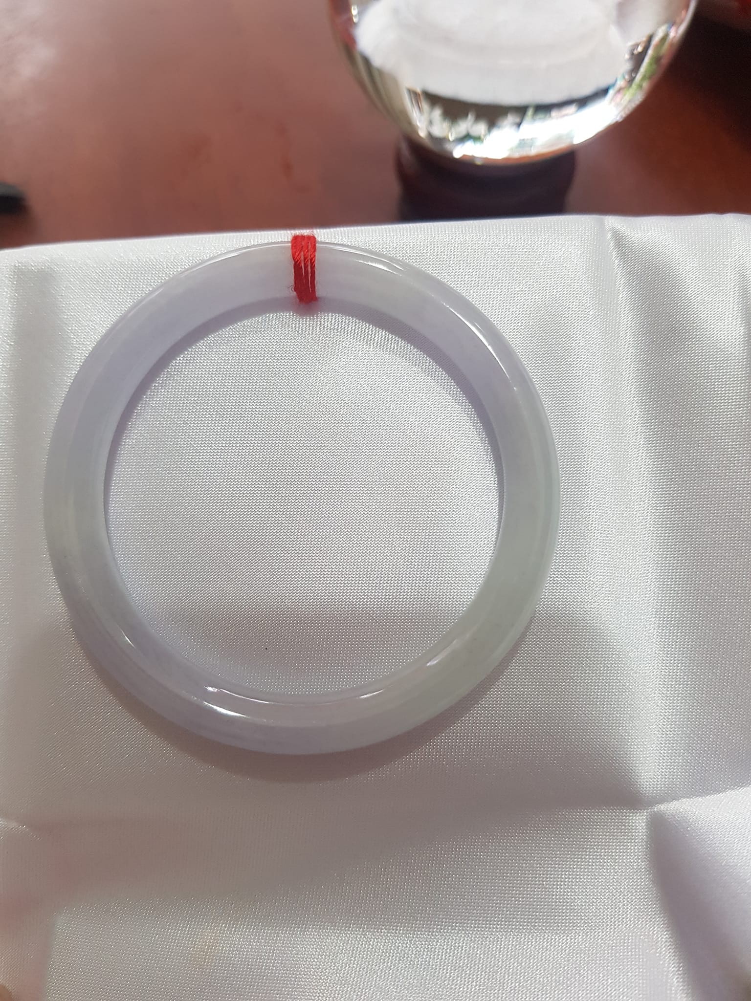 Vòng cẩm thạch Tự nhiên Tím A Trắng 49mm x 6,8mm Vòng màu tím nhẹ trắng vòng đẹp Nữ mệnh Kim Thủy 45kg - 50kg ạ
